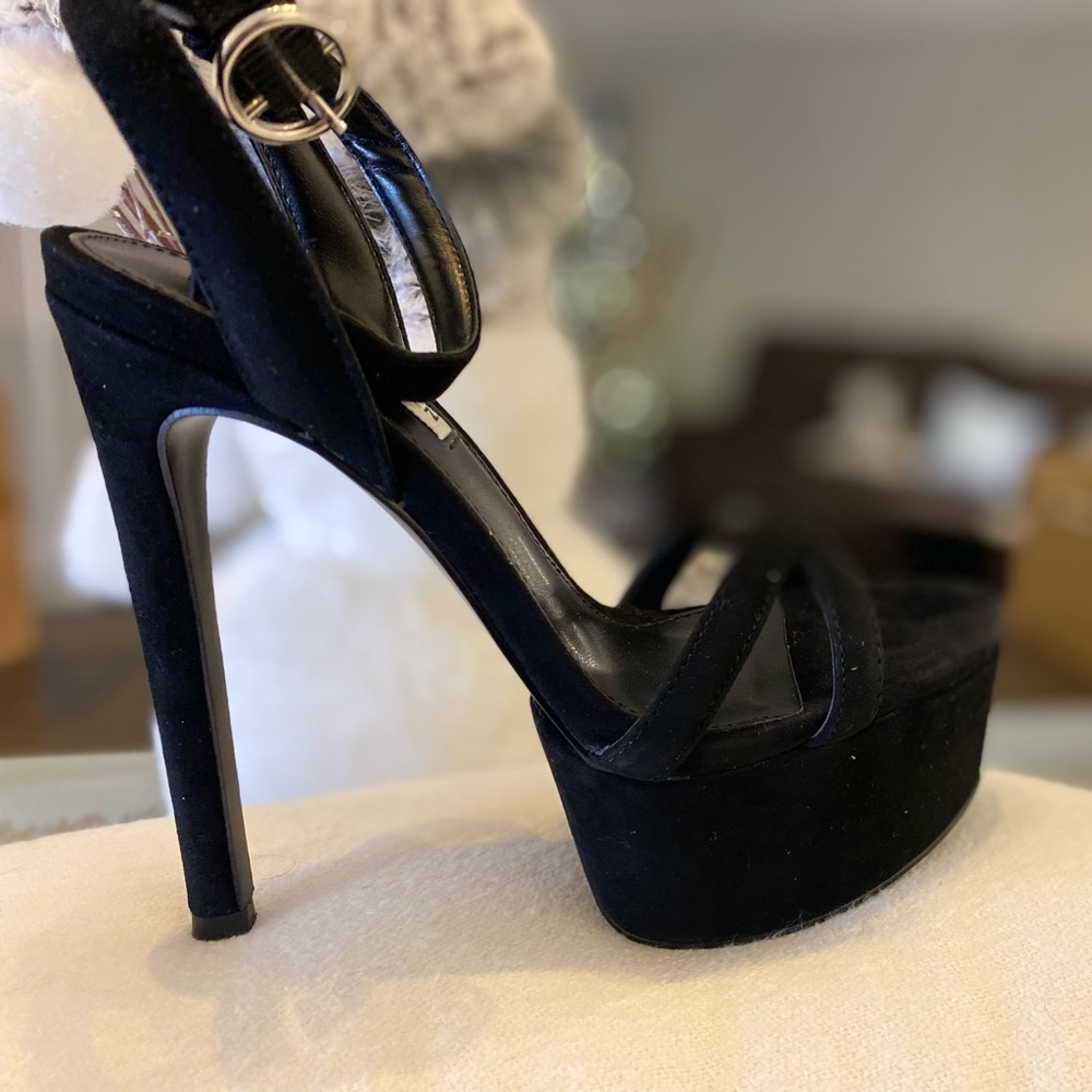 Black heeled sandal suede